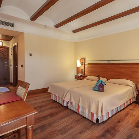 Hotel Abades Гуадикс Екстериор снимка