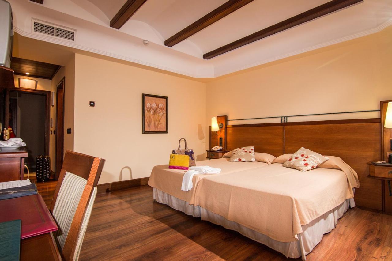 Hotel Abades Гуадикс Екстериор снимка