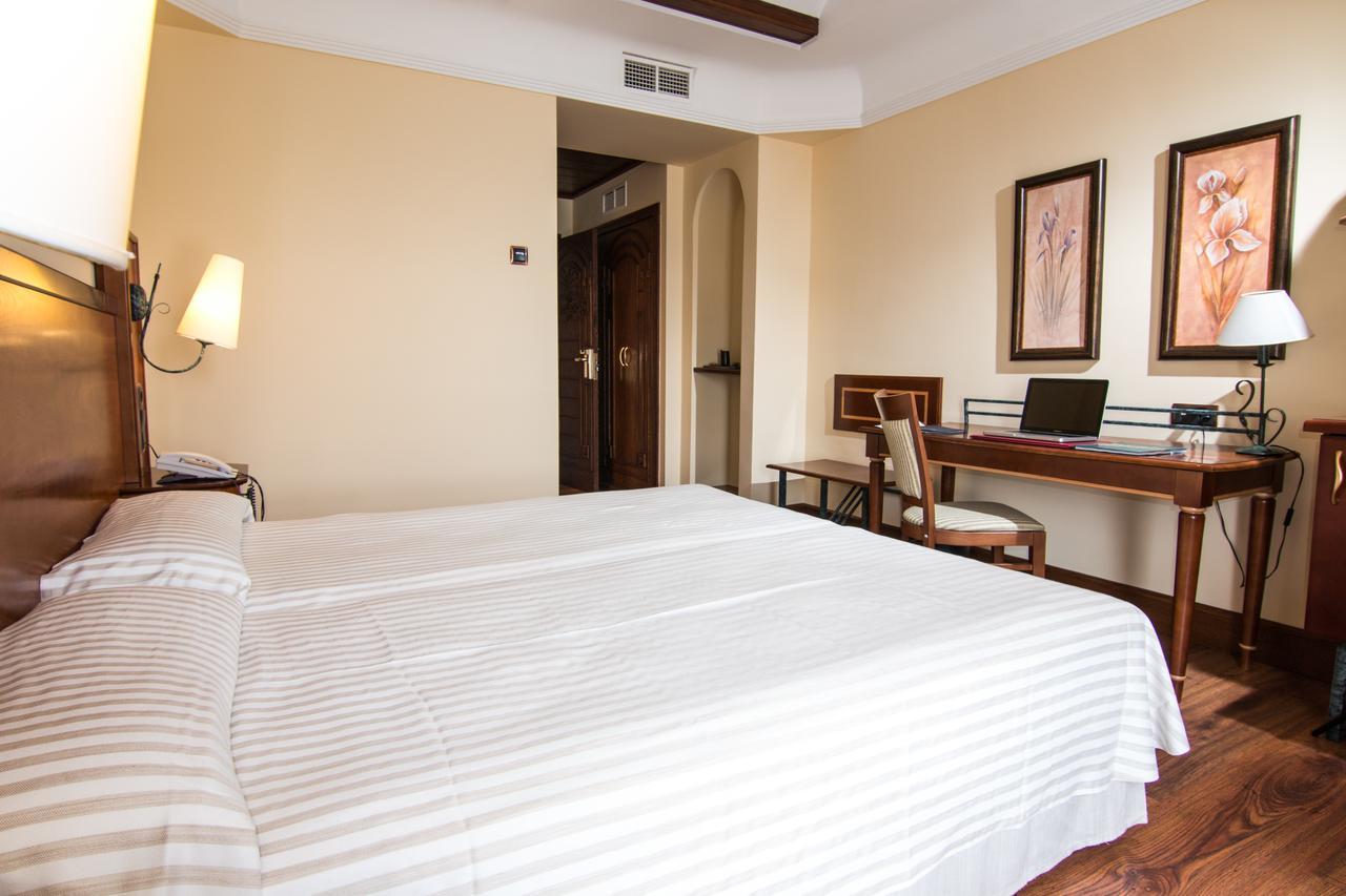 Hotel Abades Гуадикс Екстериор снимка